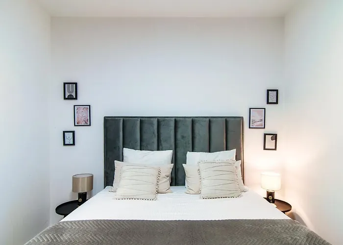 Agastache & Salvia - By Myhomeincomo Apartment